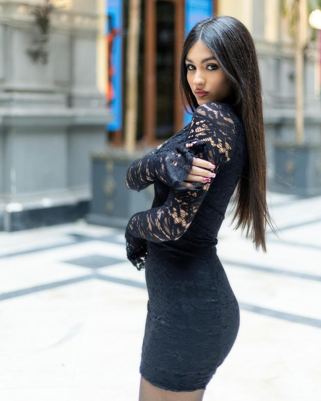 Francesca Galdiero in ritratto con abito nero