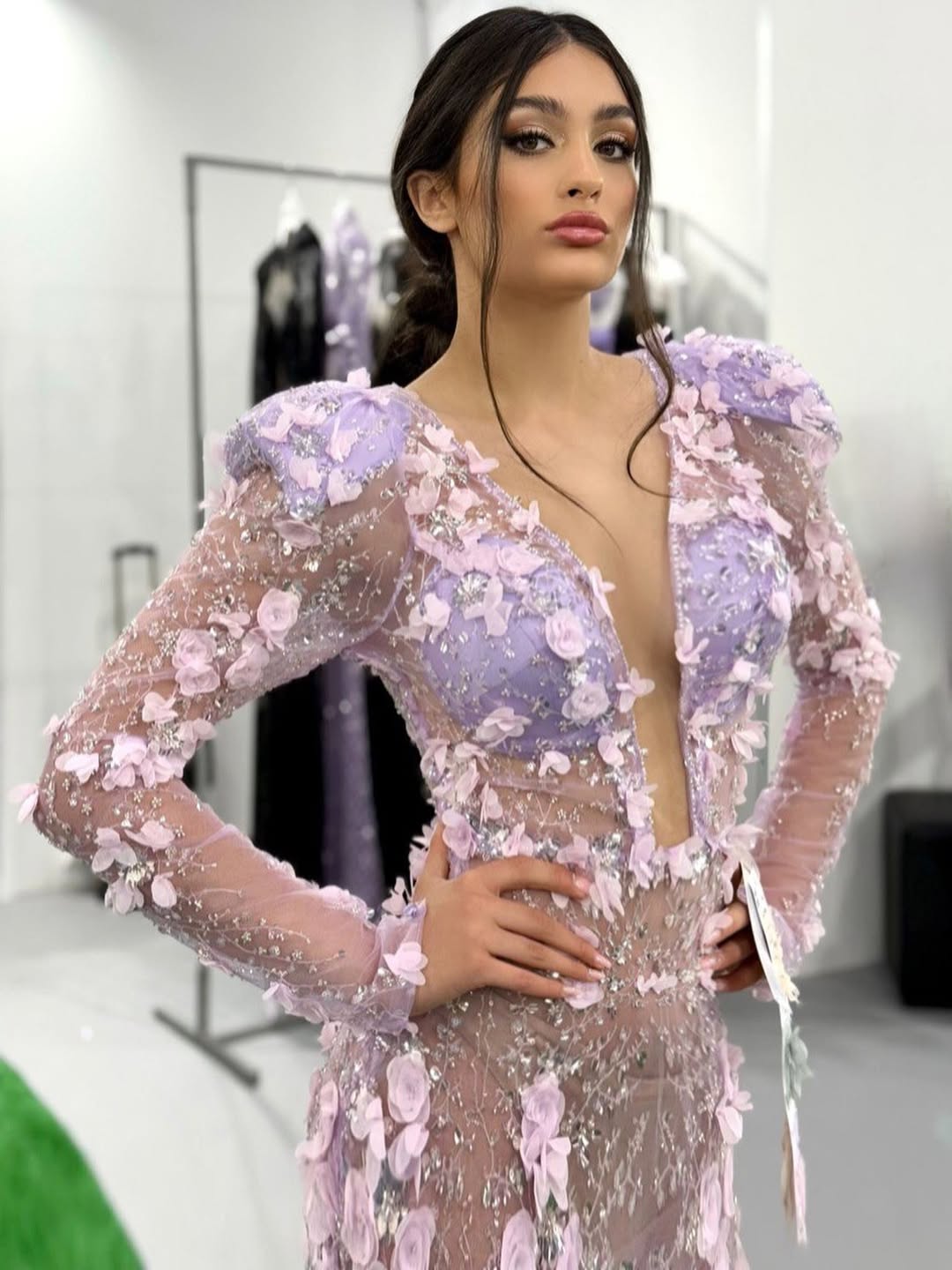 Francesca Galdiero in abito lilla floreale